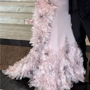 Beautiful lilac gown with removable shawl. Worn once in great condition.